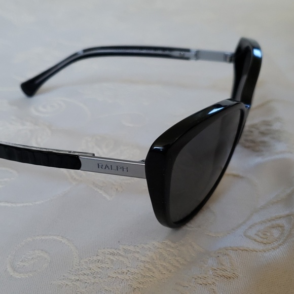 Ralph Lauren Designer Sunglasses w/ Case - Picture 2 of 3